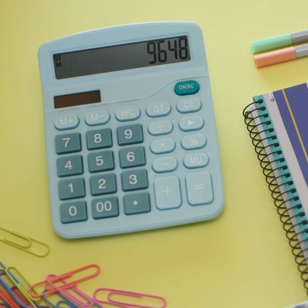 CALCULADORA KK-837 2 COLORES 12 DIGITOS 26 TECLAS