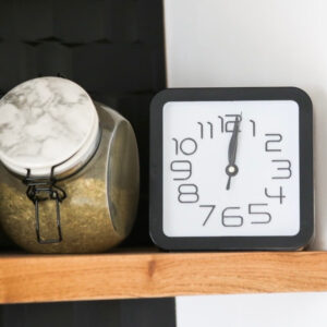 RELOJ DESPERTADOR DE PARED Y ESCRITORIO A PILA MOD. K42 4 COLORES